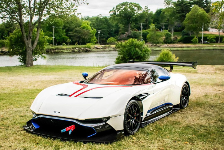 Aston Martin Vulcan: The Ultimate Hypercar Experience